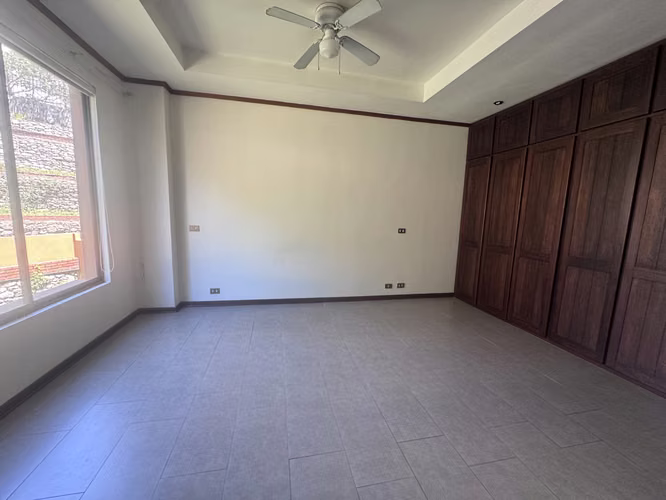 Excelente inversión. Venta apartamento espacioso en San Rafael de Escazú. 2 hab + pisicina.