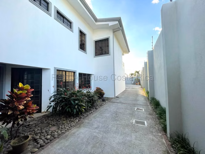 Casa en Venta en Santo Domingo de Heredia | Piscina, Rancho para Eventos y Amplio Parqueo - Imagen 6