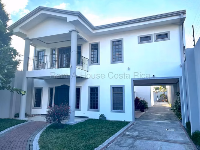 Casa en Venta en Santo Domingo de Heredia | Piscina, Rancho para Eventos y Amplio Parqueo - Imagen 3