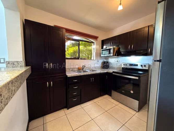 Casa de 4 habitaciones con dormitorio en primer nivel en Heredia - Imagen 8