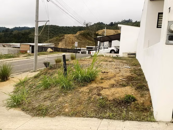 Venta increíble lote | Condominio Puerto España, Agua Caliente, Cartago - Imagen 3