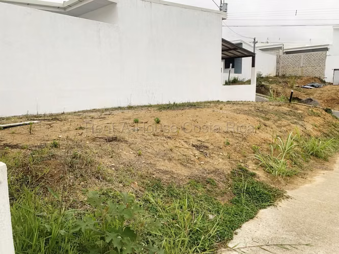Venta increíble lote | Condominio Puerto España, Agua Caliente, Cartago - Imagen 5