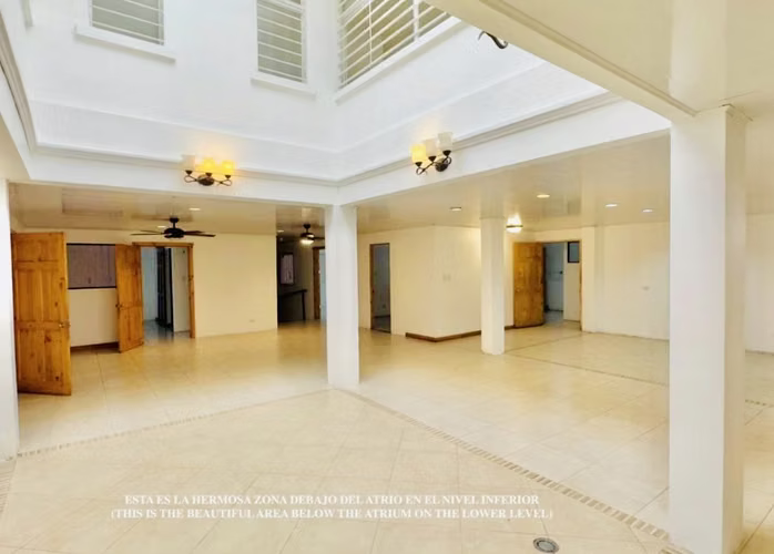 Venta y alquiler. Ideal para oficina/negocio, con uso de suelo mixto/comercial, en Escalante.