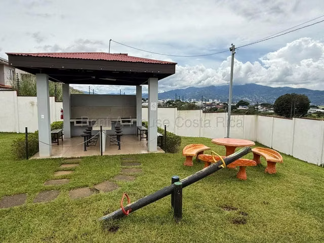 SE VENDE CASA EN SAN PABLO HEREDIA esh