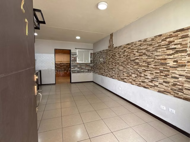 SE VENDE CASA EN SAN PABLO HEREDIA esh