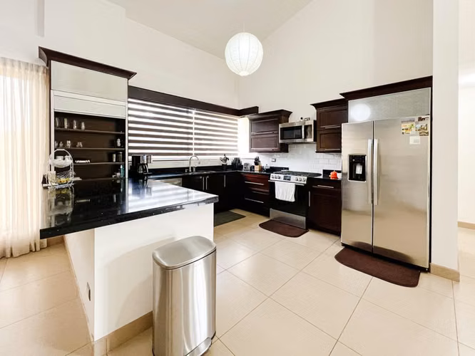 ALQUILER DE CASA DE 4 HABITACIONES CON JARDÍN EN SANTA ANA - Imagen 15