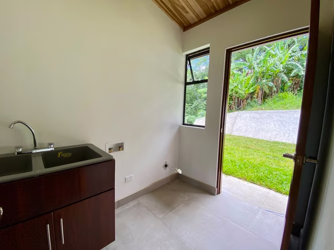 Casa Nueva de Lujo con Piscina Privada y Vistas Panorámicas - Imagen 12