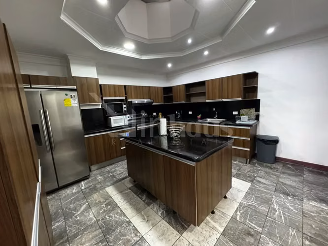 Alquiler de apartamento amoblado en Escazú