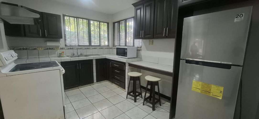 ¡Alquiler de Apartamento Dúplex con 3 Habitaciones y Línea Blanca Incluida! 