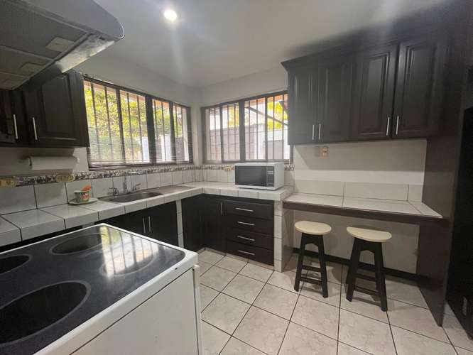 ¡Alquiler de Apartamento Dúplex con 3 Habitaciones y Línea Blanca Incluida! 