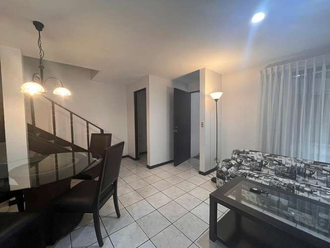 ¡Alquiler de Apartamento Dúplex con 3 Habitaciones y Línea Blanca Incluida! 