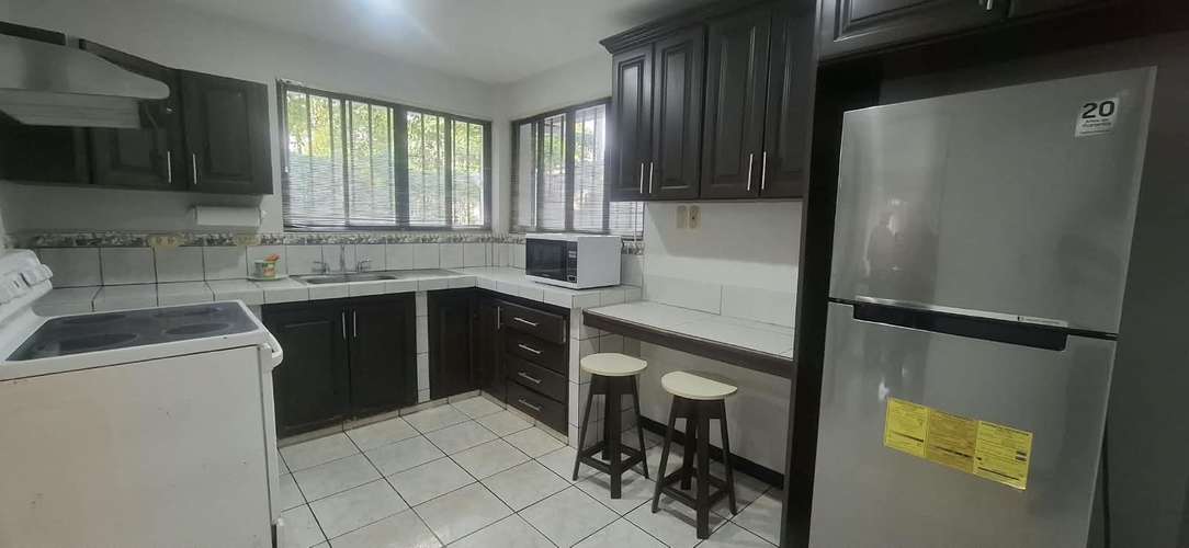 ¡Alquiler de Apartamento Dúplex con 3 Habitaciones y Línea Blanca Incluida! 