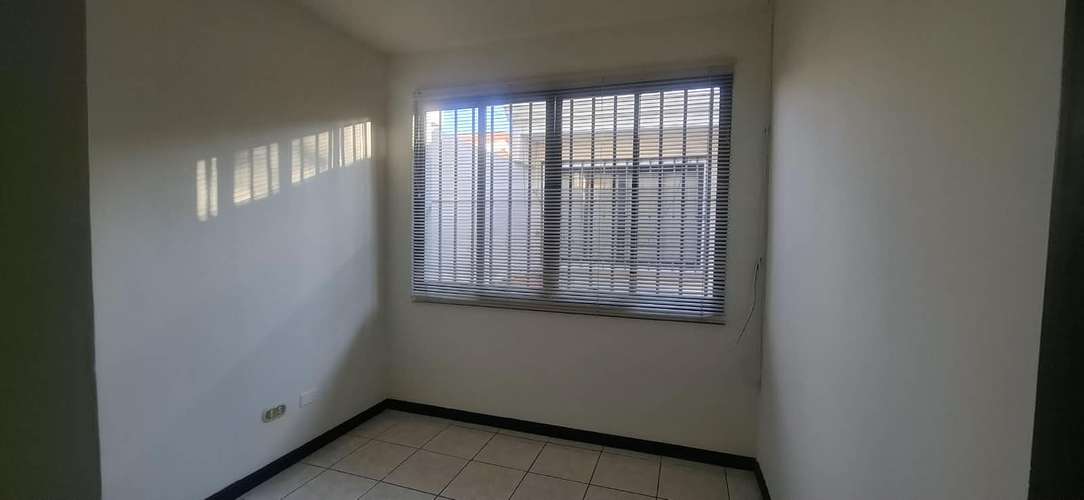 ¡Alquiler de Apartamento Dúplex con 3 Habitaciones y Línea Blanca Incluida! 