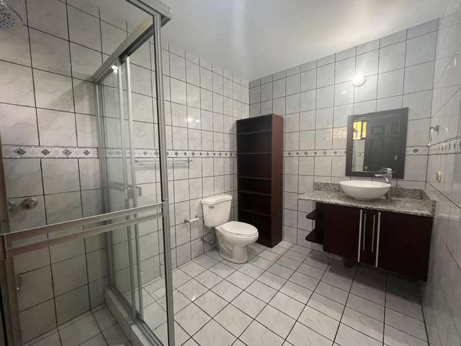 ¡Alquiler de Apartamento Dúplex con 3 Habitaciones y Línea Blanca Incluida! 