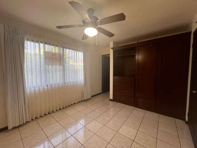 ¡Alquiler de Apartamento Dúplex con 3 Habitaciones y Línea Blanca Incluida! 