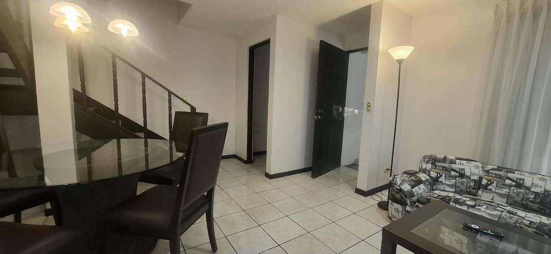 ¡Alquiler de Apartamento Dúplex con 3 Habitaciones y Línea Blanca Incluida! 