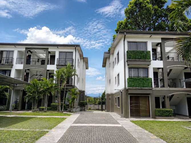 Propietario vende apartamento en Vistas de Cariari Heredia