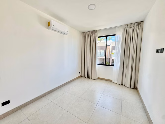 Alquiler de casa en Lindora, Santa Ana