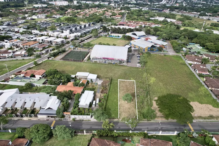 Lote residencial independiente | 636 m2 | Lindora, Pozos de  Santa Ana (FAU)
