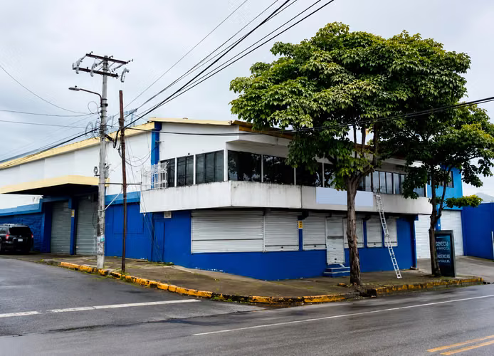Bodega en Venta o Alquiler. San Francisco Dos Ríos
