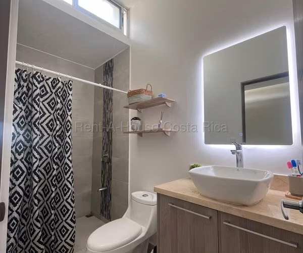 Casa Moderna en Condominio | San Pablo de Heredia