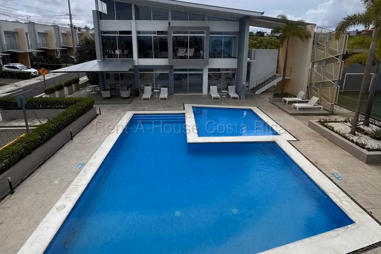 Casa Moderna en Condominio | San Pablo de Heredia