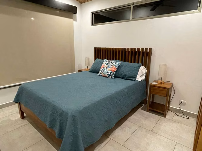 Casa Amueblada con Piscina Privada y Vista Panorámica en Roca Verde