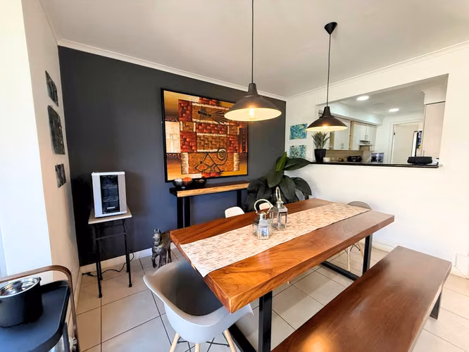Casa en Venta en Escazú | 3 Habitaciones + Ático | Jardín Privado