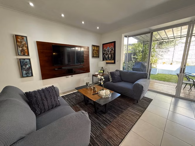 Casa en Venta en Escazú | 3 Habitaciones + Ático | Jardín Privado