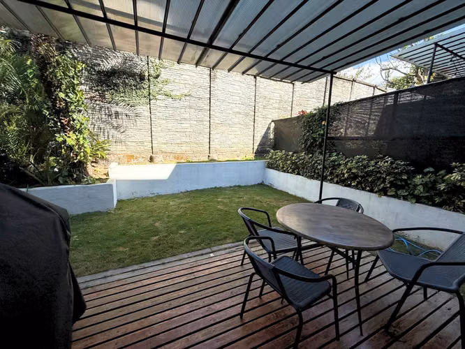 Casa en Venta en Escazú | 3 Habitaciones + Ático | Jardín Privado