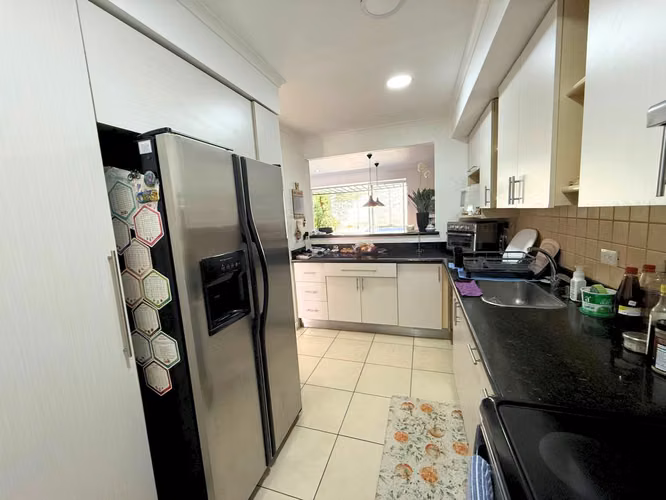 Casa en Venta en Escazú | 3 Habitaciones + Ático | Jardín Privado