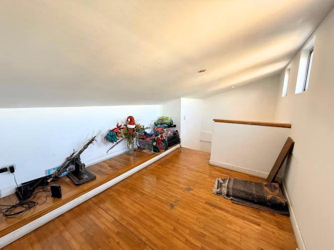 Casa en Venta en Escazú | 3 Habitaciones + Ático | Jardín Privado