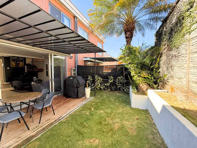 Casa en Venta en Escazú | 3 Habitaciones + Ático | Jardín Privado