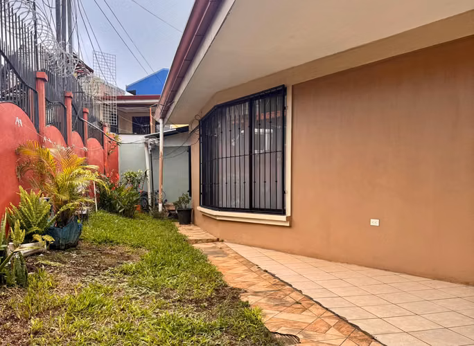 Casa Esquinera en San Ramón | Ideal para Inversión - Imagen 4