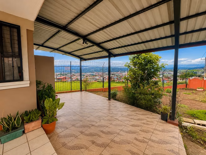 Casa Esquinera en San Ramón | Ideal para Inversión - Imagen 3