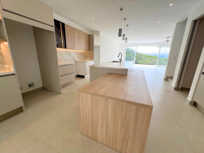 Casa Nueva de Lujo en Guachipelín | Antes US$899,000 – Hoy US$790,000