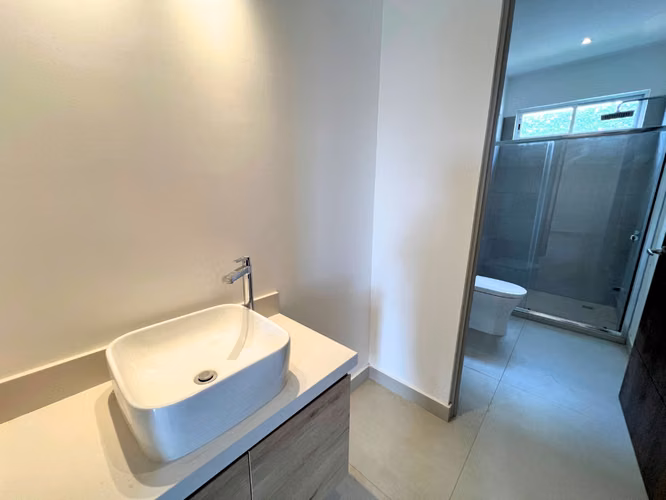 Casa Nueva de Lujo en Guachipelín | Antes US$899,000 – Hoy US$790,000