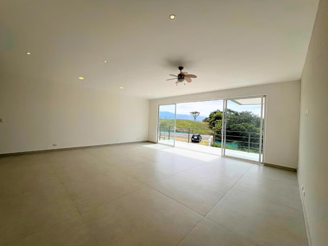 Casa Nueva de Lujo en Guachipelín | Antes US$899,000 – Hoy US$790,000