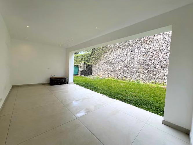 Casa Nueva de Lujo en Guachipelín | Antes US$899,000 – Hoy US$790,000