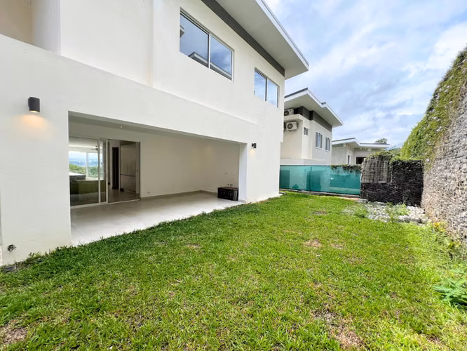 Casa Nueva de Lujo en Guachipelín | Antes US$899,000 – Hoy US$790,000