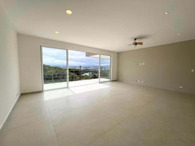 Casa Nueva de Lujo en Guachipelín | Antes US$899,000 – Hoy US$790,000