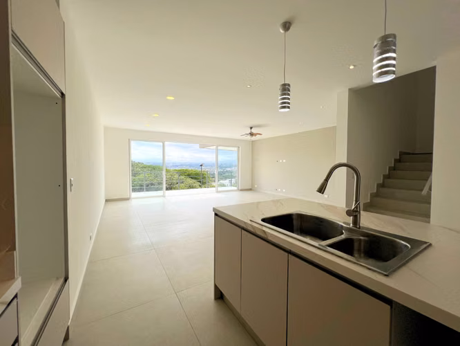 Casa Nueva de Lujo en Guachipelín | Antes US$899,000 – Hoy US$790,000