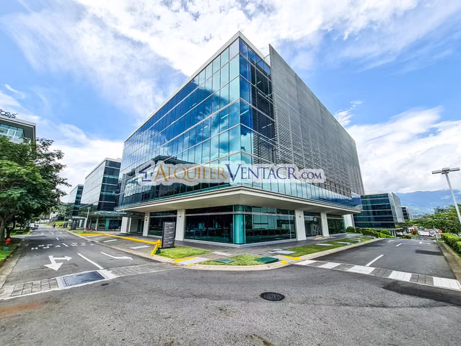 OFICINA DE 495 M2 EN FORUM 2 LINDORA SANTA ANA - Imagen 1