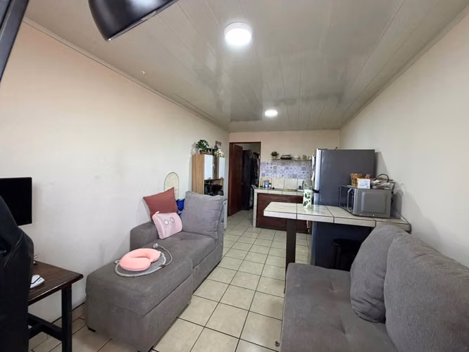 Se vende casa + 3 apartamentos en la Ladera Ulloa, Heredia