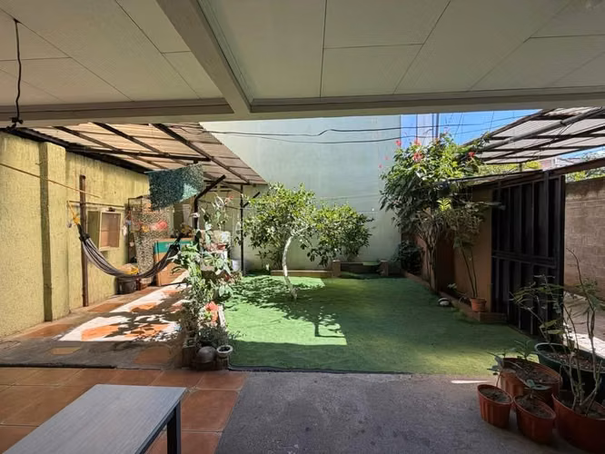 Se vende casa + 3 apartamentos en la Ladera Ulloa, Heredia