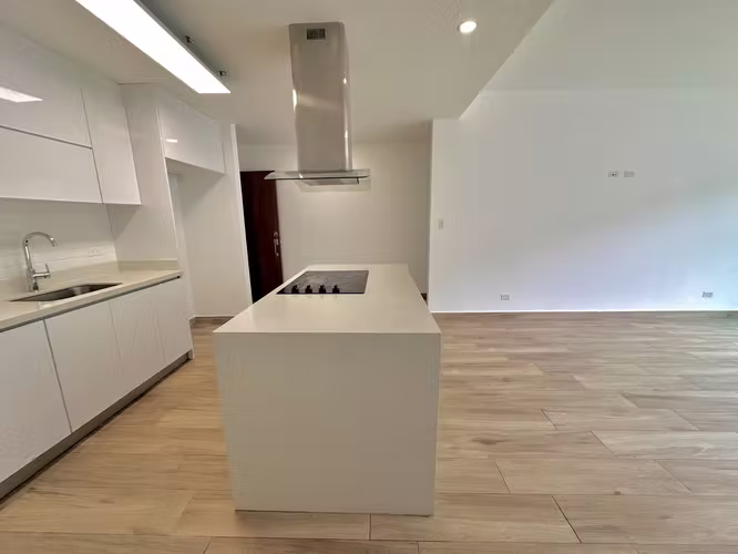 VENTA DE APARTAMENTO MODERNO EN ROHRMOSER - Imagen 8