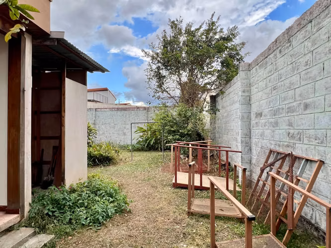 Venta de casa en Urbanización Montealegre, Zapote