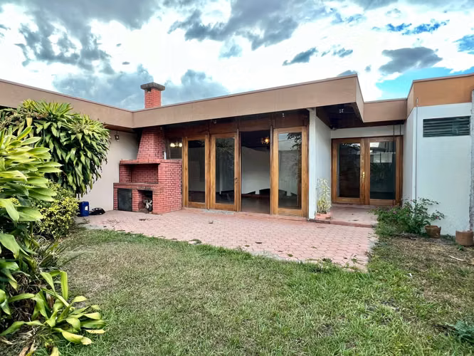 Venta de casa en Urbanización Montealegre, Zapote