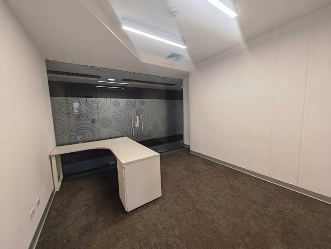 OFICINA CORPORATIVA EN ALQUILER - SANTA ANA - Imagen 9