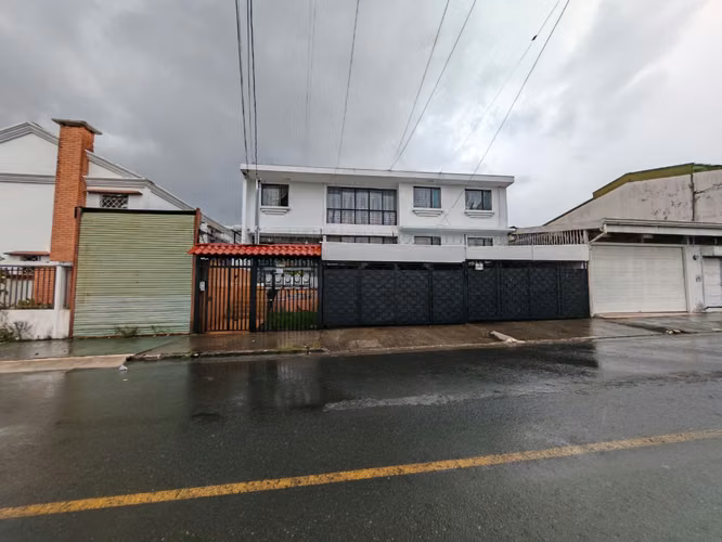 Sale of 4-apartment building - Rentability 8% in Montelimar